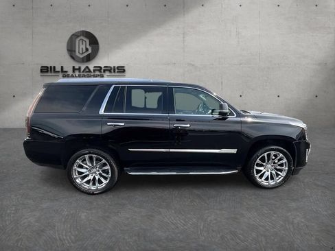 Used 2017 Cadillac Escalade Luxury AWD/4WD image 4