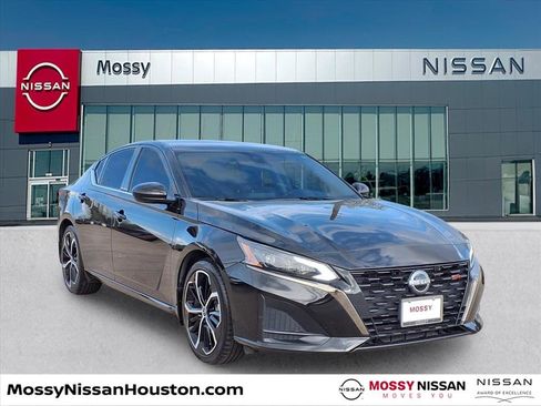 Used 2024 Nissan Altima 2.5 SR image 1