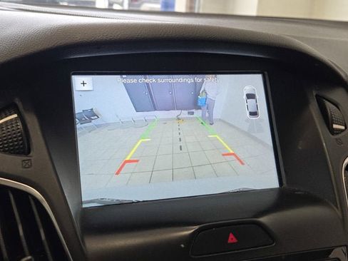 Used 2017 Ford Focus Titanium FWD image 22