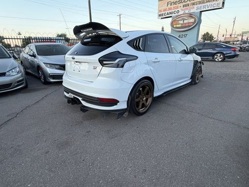 Used 2018 Ford Focus ST FWD image 4