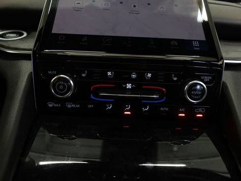Used 2022 Jeep Grand Cherokee L Overland w/ Luxury Tech Group IV AWD/4WD image 36