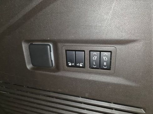 Certified 2023 GMC Yukon SLT w/ SLT Luxury Package image 9