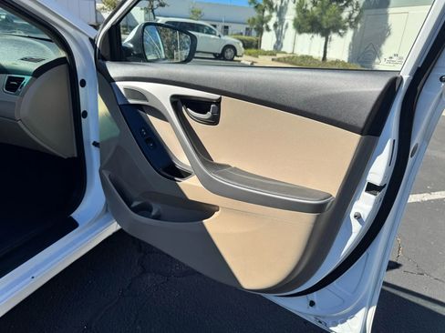 Used 2016 Hyundai Elantra SE image 22