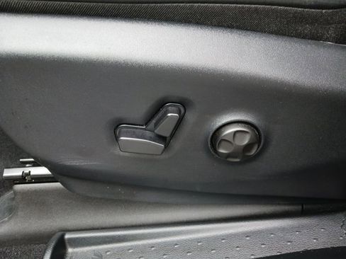 Used 2025 Chrysler Pacifica Limited FWD image 27