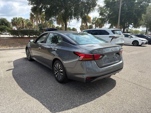 Used 2024 Nissan Altima 2.5 SV FWD image 3