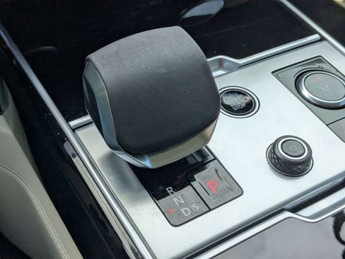 Used 2023 Land Rover Range Rover Long Wheelbase SE image 12