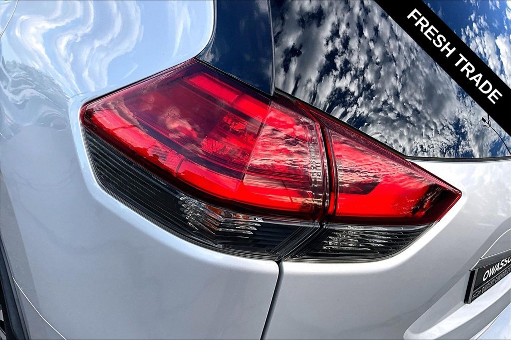 Used 2017 Nissan Rogue SL w/ SL Premium Package FWD image 22