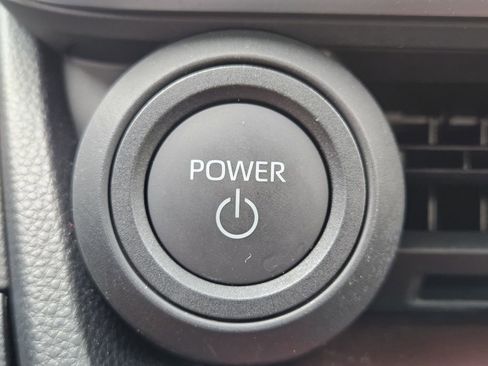 Used 2025 Toyota Prius Plug-In Hybrid FWD image 18