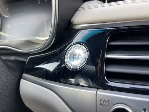 Used 2024 Genesis G70 2.5T image 13