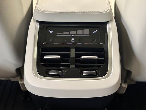 Used 2025 Volvo XC90 B6 Plus w/ Protection Package Premier AWD/4WD image 34