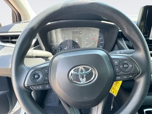 Used 2025 Toyota Corolla LE FWD image 18
