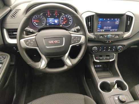 Used 2024 GMC Terrain SLE image 22