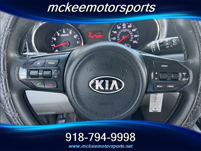 Used 2016 Kia Sedona L FWD image 6