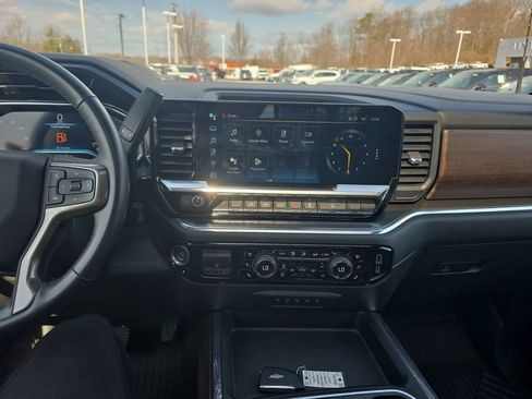 Used 2024 Chevrolet Silverado 2500 High Country w/ Technology Package AWD/4WD image 31
