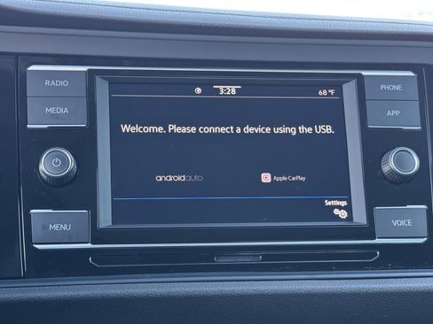 Certified 2024 Volkswagen Jetta SE w/ Panoramic Sunroof Package image 25