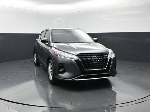 Used 2025 Nissan Kicks Play S FWD image 5