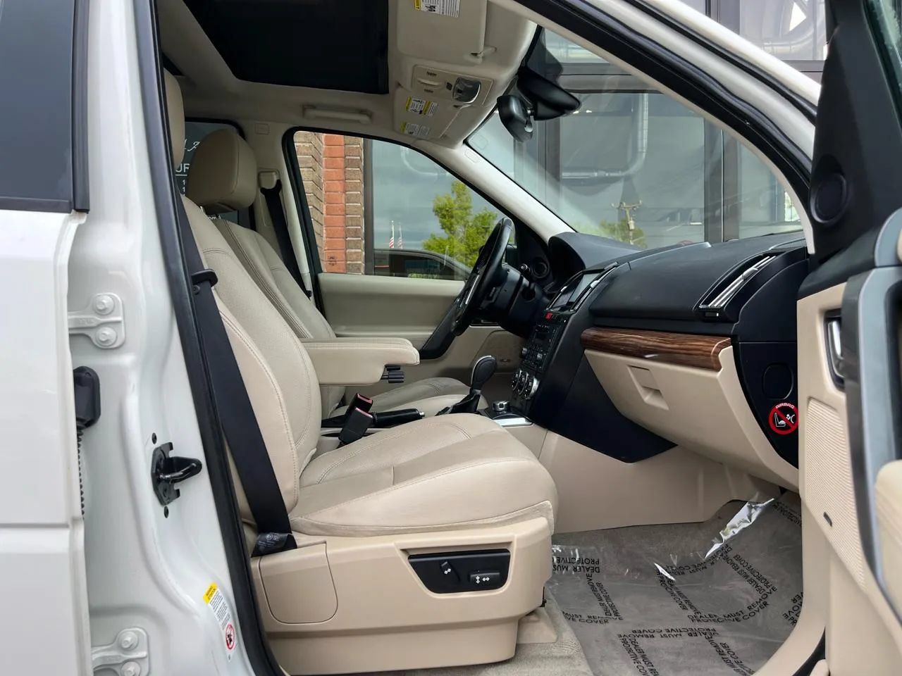Used 2010 Land Rover LR2 HSE AWD/4WD image 21