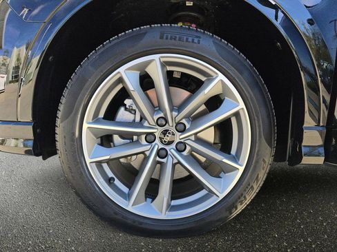 Certified 2025 Audi Q3 2.0T Premium w/ Convenience Package image 33