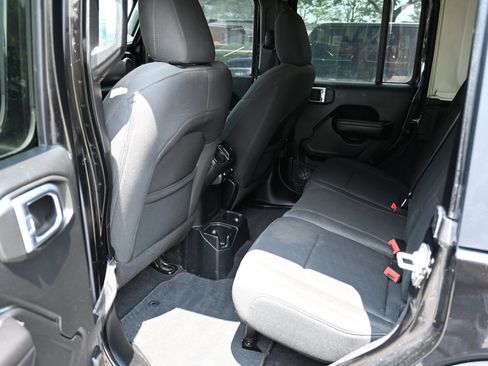Used 2018 Jeep Wrangler Unlimited Sport S AWD/4WD image 8