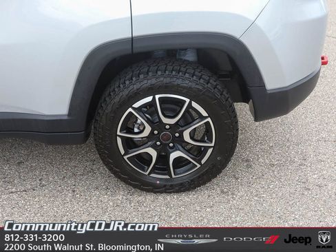 New 2025 Jeep Compass Trailhawk w/ Sun & Sound Group image 4