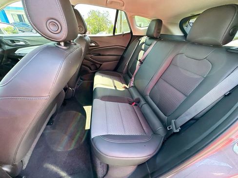 Used 2025 Chevrolet Trax LT FWD image 22