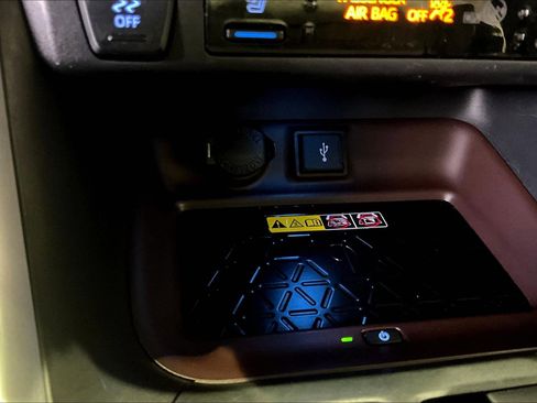 Used 2022 Toyota RAV4 Limited image 16