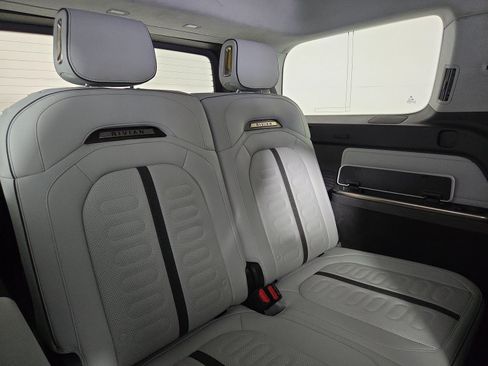Used 2024 Rivian R1S Adventure AWD/4WD image 25