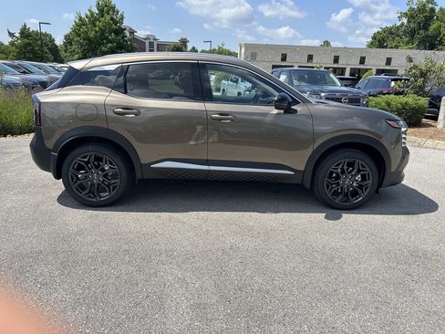 New 2026 Nissan Kicks SR w/ SR Premium Package AWD/4WD image 8