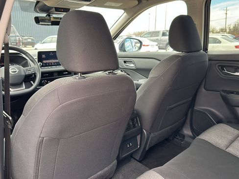 Certified 2025 Nissan Rogue SV image 17