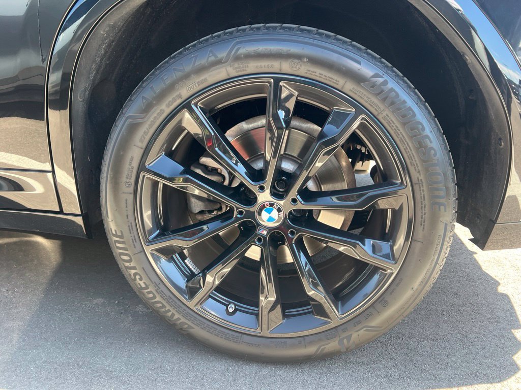 Used 2024 BMW X4 xDrive30i w/ Premium Package AWD/4WD image 9