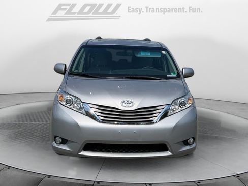 Used 2016 Toyota Sienna XLE Premium FWD image 3