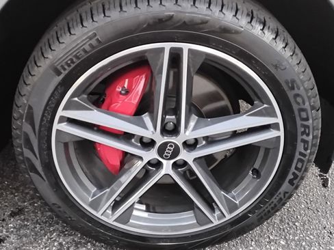 Certified 2025 Audi Q5 e Premium Plus w/ Premium Plus Package image 11