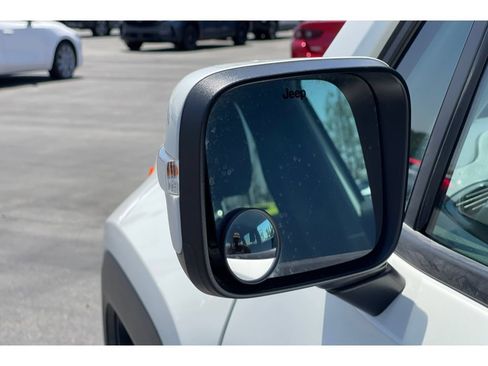 Used 2017 Jeep Renegade Altitude FWD image 11