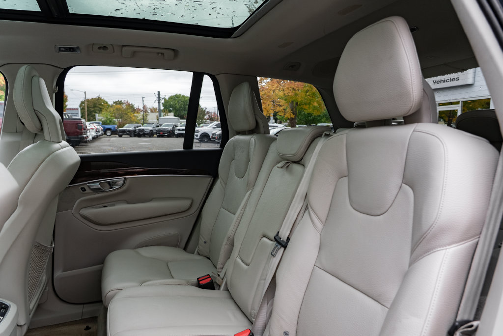 Used 2016 Volvo XC90 T6 Momentum w/ Momentum Plus Package AWD/4WD image 23
