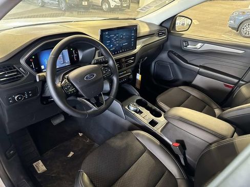 Used 2025 Ford Escape SE image 13