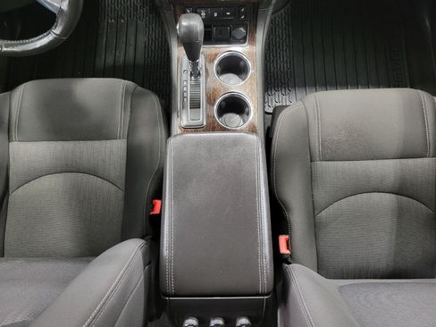 Used 2015 Chevrolet Traverse LT w/ Style and Technology Package FWD image 16