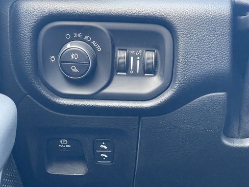 Used 2019 RAM 1500 Big Horn RWD image 31