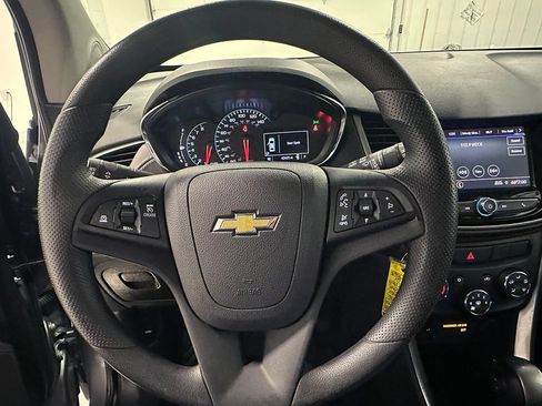 Used 2020 Chevrolet Trax LT FWD image 30