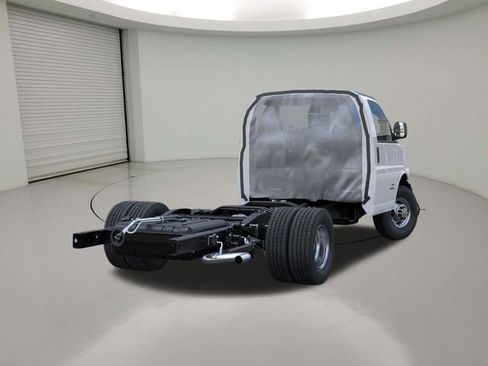 New 2026 Chevrolet Express 4500 4500 Series w/ Power Convenience Package image 4