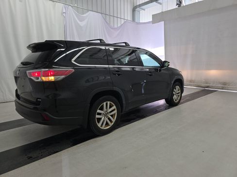 Used 2016 Toyota Highlander LE image 4