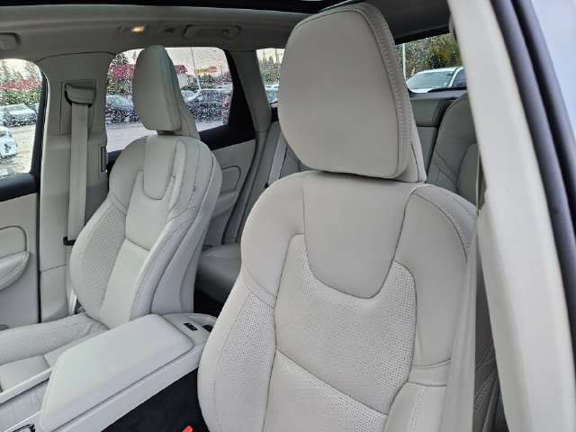 Used 2025 Volvo XC60 T8 Ultra w/ Protection Package Premier AWD/4WD image 18