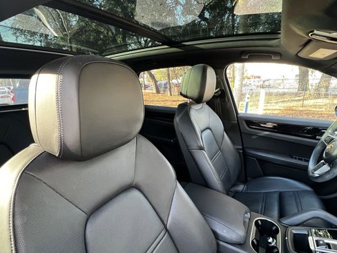 Used 2023 Porsche Cayenne image 46