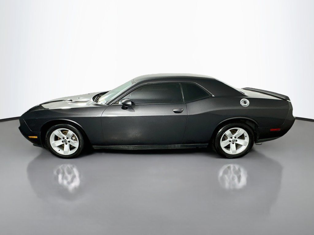 Used 2013 Dodge Challenger SXT RWD image 4