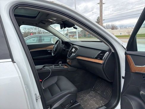 Certified 2024 Volvo XC90 B5 Plus AWD/4WD image 2