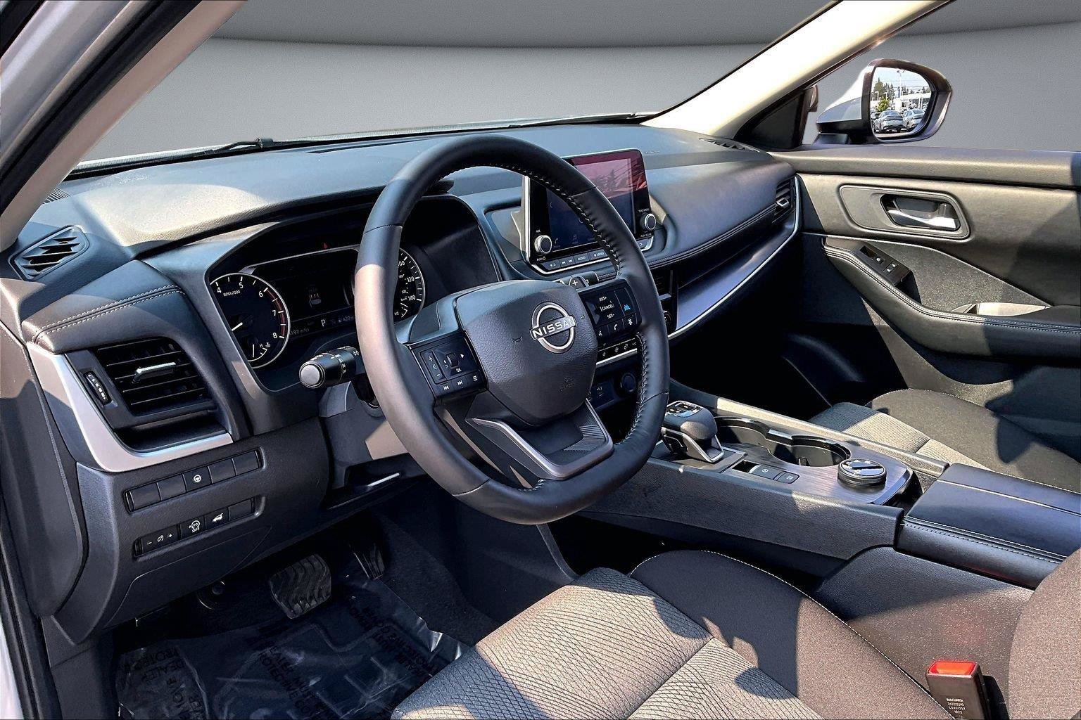 Used 2025 Nissan Rogue SV AWD/4WD image 18