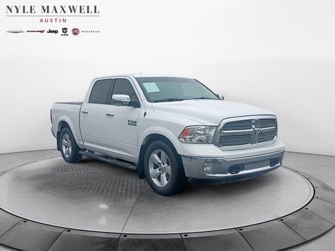 Used 2018 RAM 1500 SLT RWD image 2
