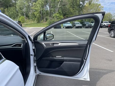 Certified 2020 Ford Fusion SE AWD/4WD image 14