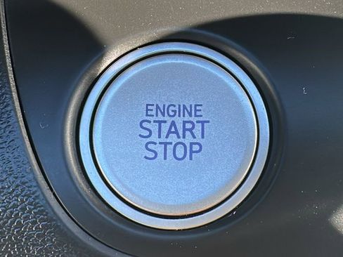 Used 2025 Hyundai Elantra Limited image 24