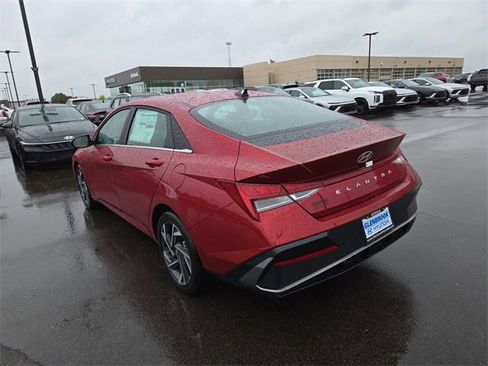 New 2025 Hyundai Elantra SEL image 8