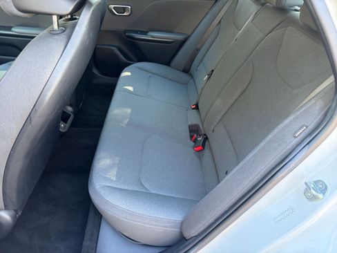Used 2025 Kia K4 LXS image 31